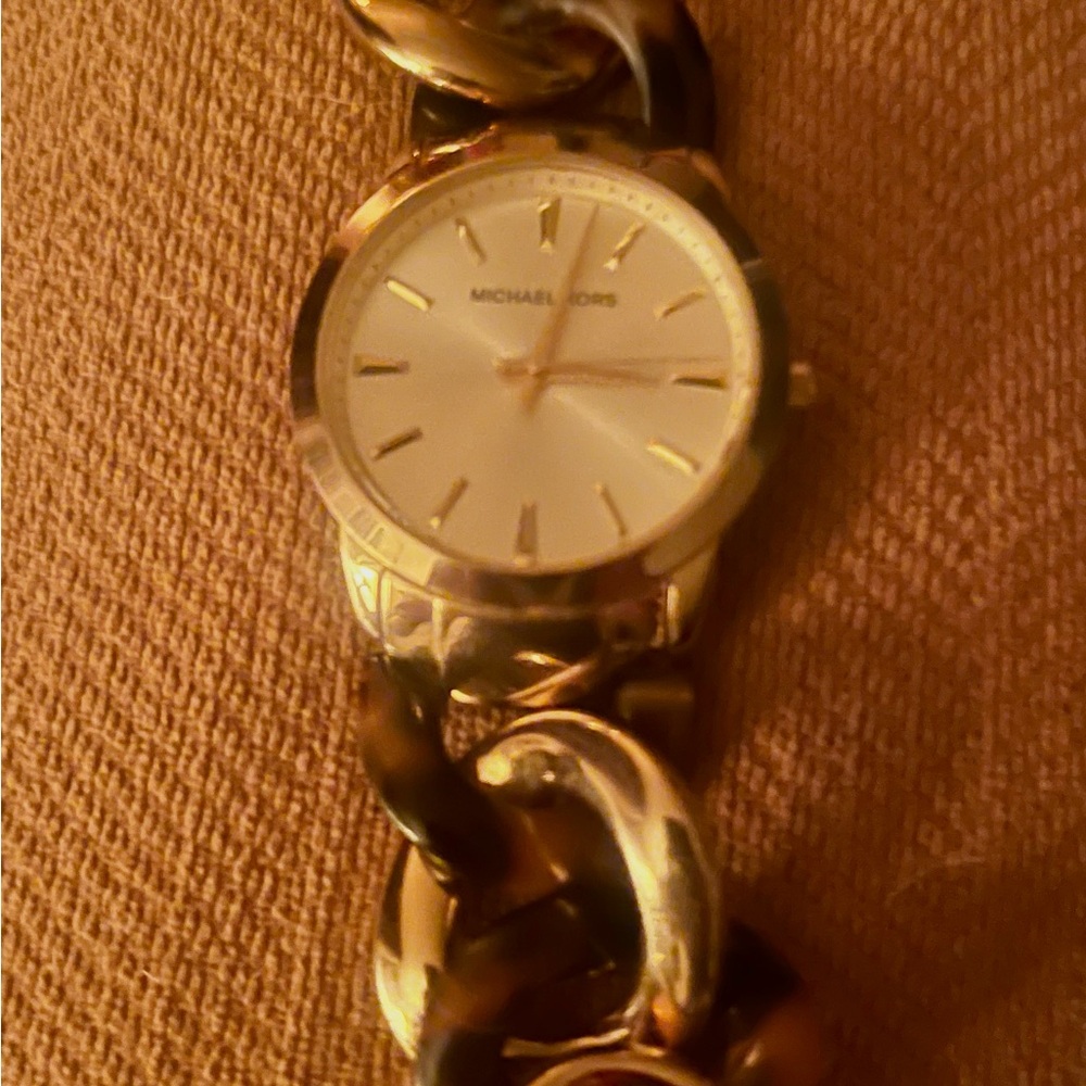 Michael Kors Gold Chain Link Watch - Picture 4 of 10